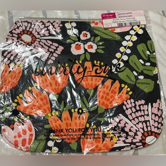 thirty-one Handbags - Thirty-One•6 Flaps/ Rabat Studio Thirty•One 6 patterns, NWT
